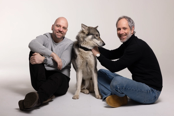 Picture of Fairsight founders Espen Skorstad and Lasse Hønsen with a Huskey named Storm